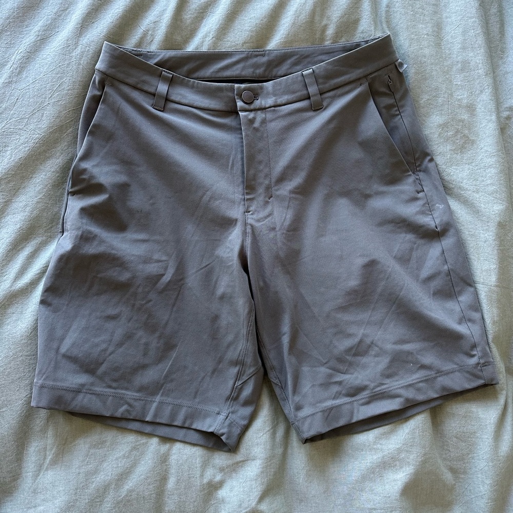 Lululemon Men’s Commission Short Classic 7 - Gray/Sage - size 32